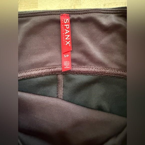 SPANX Women's High waisted Black Faux Leather Leggings‎ Compression - Small - Picture 5 of 6